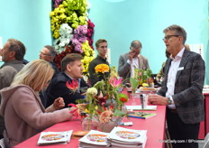 At the stand of Straathof Youngplants and Greneth Plants, Hans Straathof is busy talking to a client.